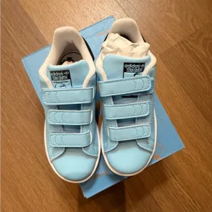 Adidas Kids Limited Edition Disney Genie Stan Smith Blue Sneakers