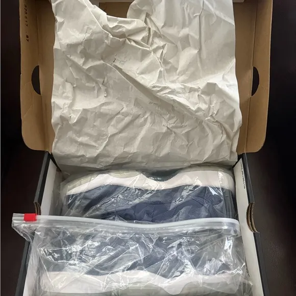 AIR JORDAN 11 LOW “BLUE MOON” WORN 1 TIME! SIZE 7Y! READ DESCRIPTION 1ST!