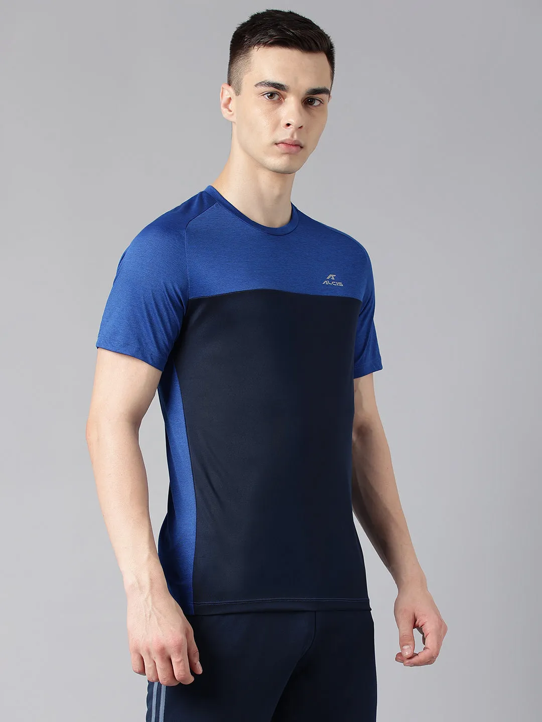 Alcis Men's Blue & Black Colour-Blocked Anti-Static Drytech  Slim-Fit Training Tee
