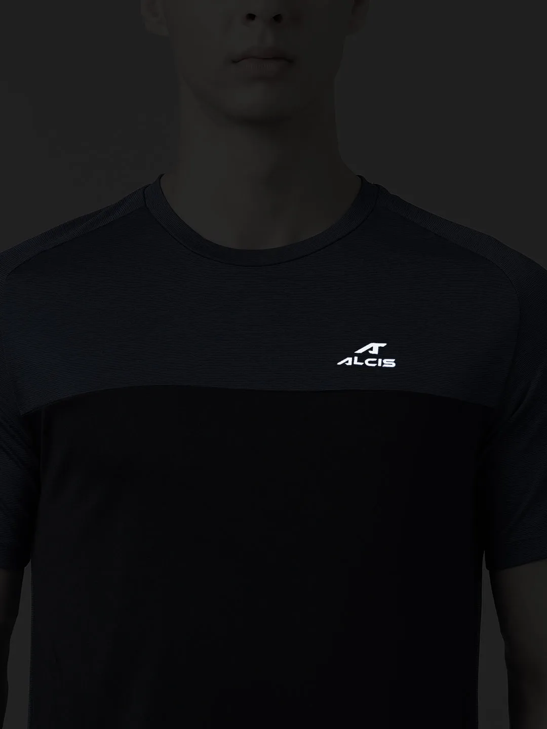 Alcis Men's Blue & Black Colour-Blocked Anti-Static Drytech  Slim-Fit Training Tee
