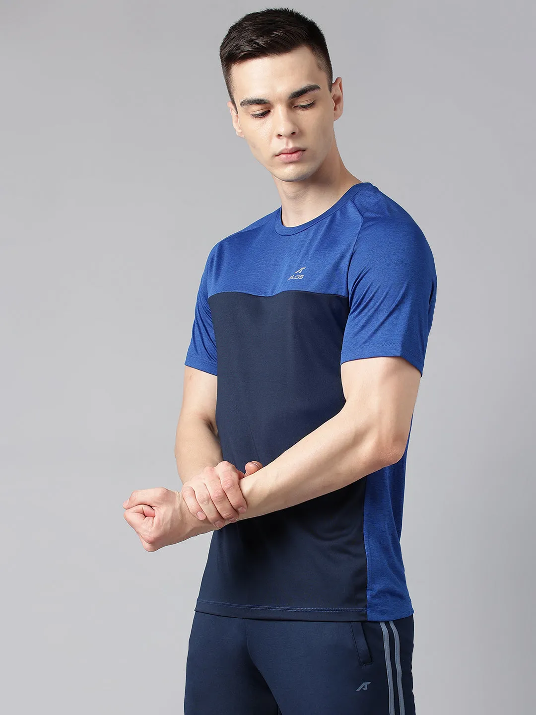 Alcis Men's Blue & Black Colour-Blocked Anti-Static Drytech  Slim-Fit Training Tee
