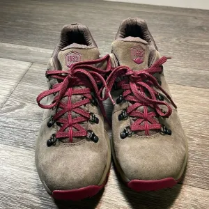 Danner hiking shoes woman’s 9.5