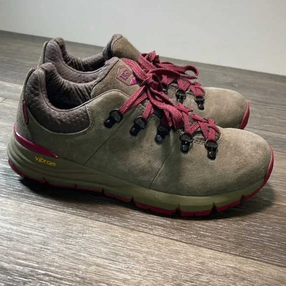 Danner hiking shoes woman’s 9.5