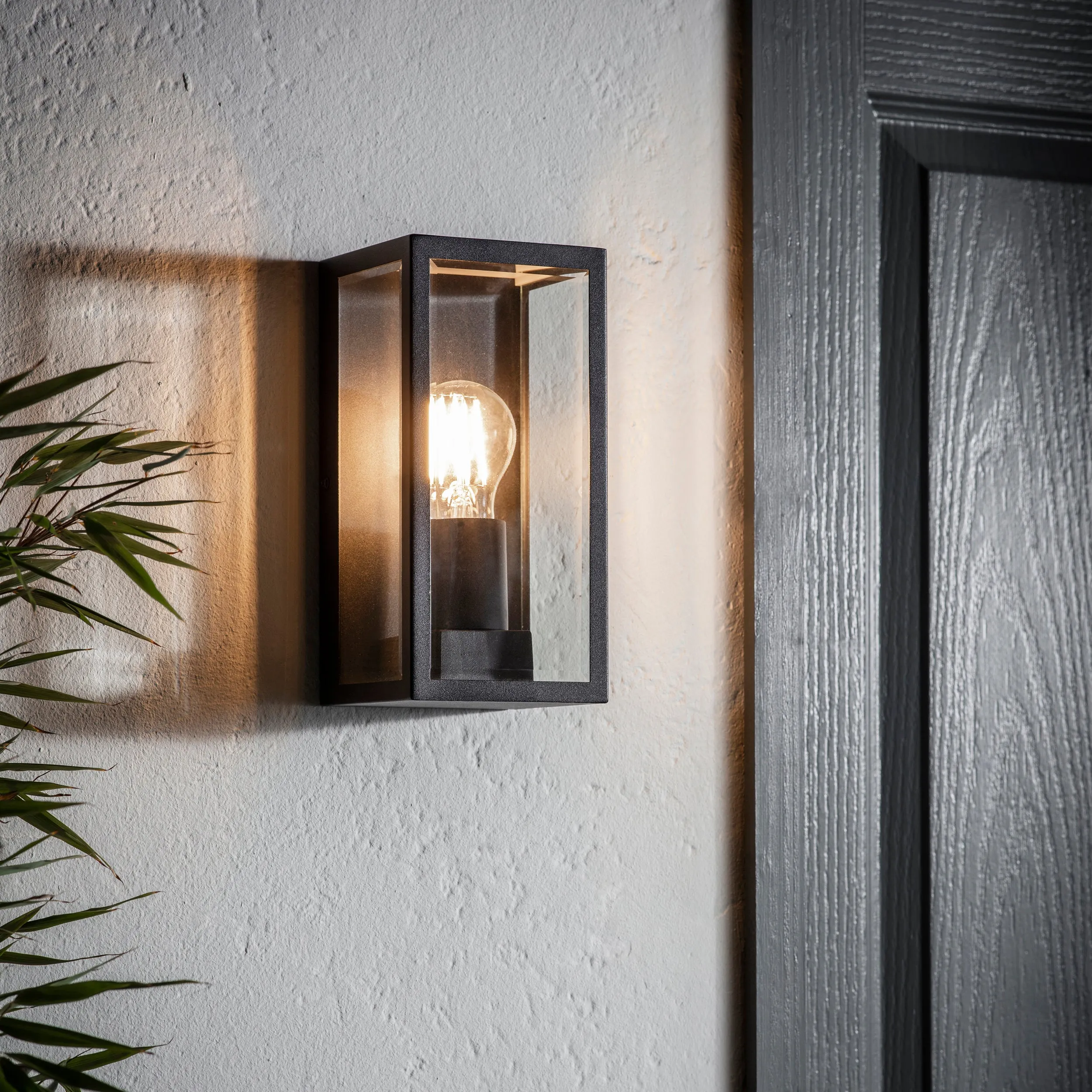 Endon 80600 Oxford 1lt Wall Matt black & clear glass 28W E27 Eco GLS (Required)