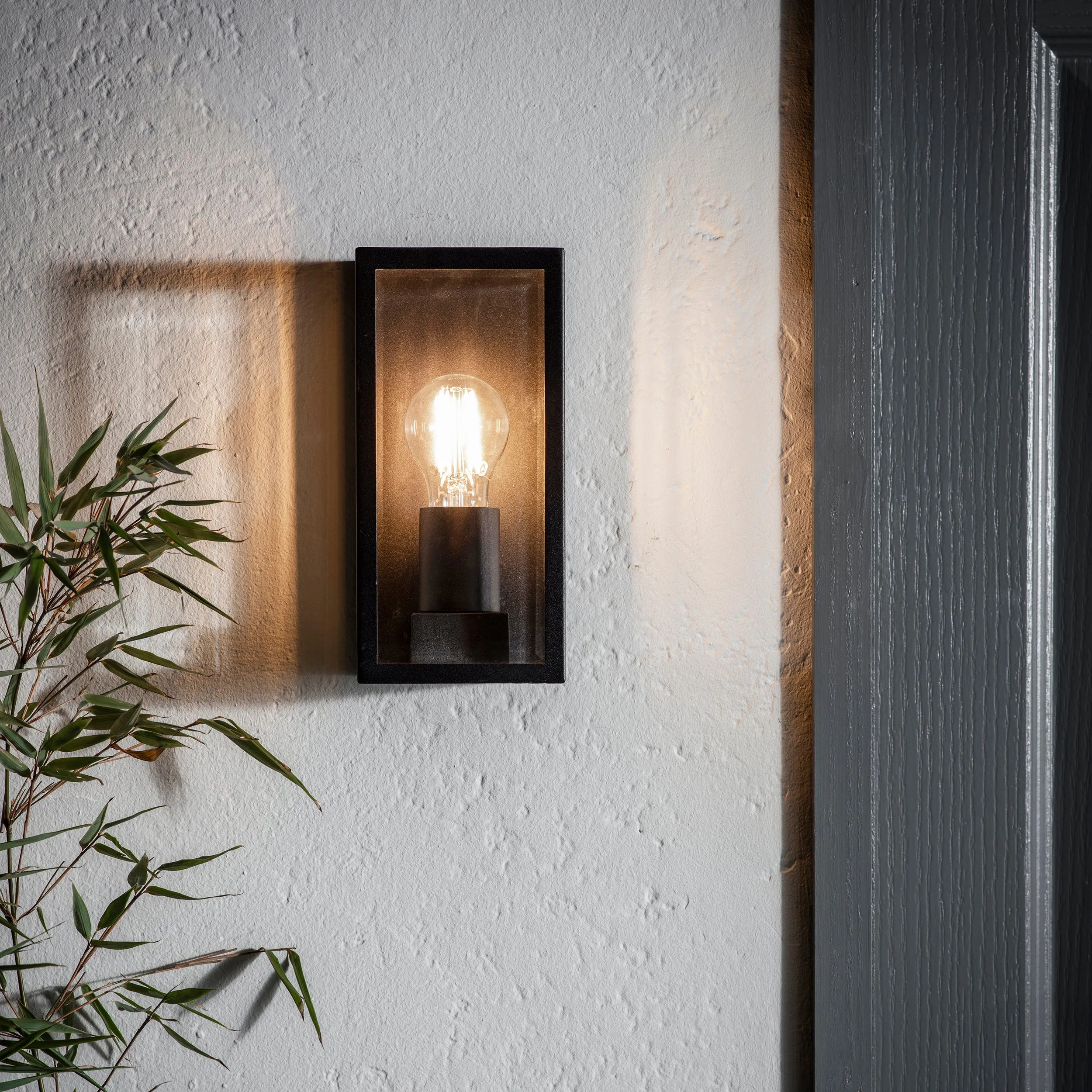Endon 80600 Oxford 1lt Wall Matt black & clear glass 28W E27 Eco GLS (Required)