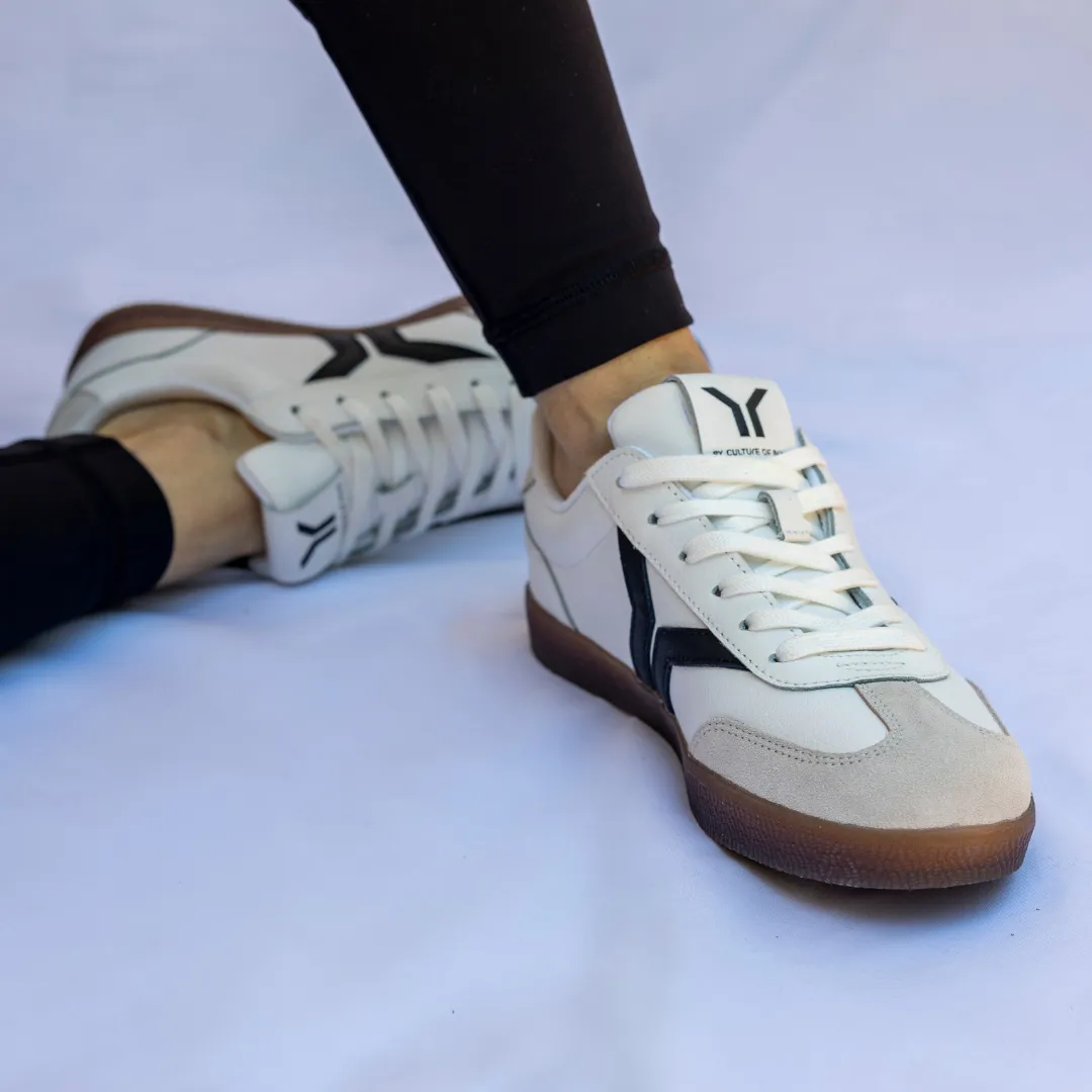 Fearless Womens Sneaker in white leather with black wing