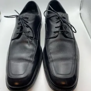Johnston and Murphy Black lace Oxford