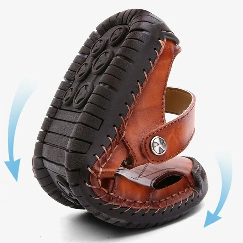 Lässige leichte Wasserschuhe am Strand