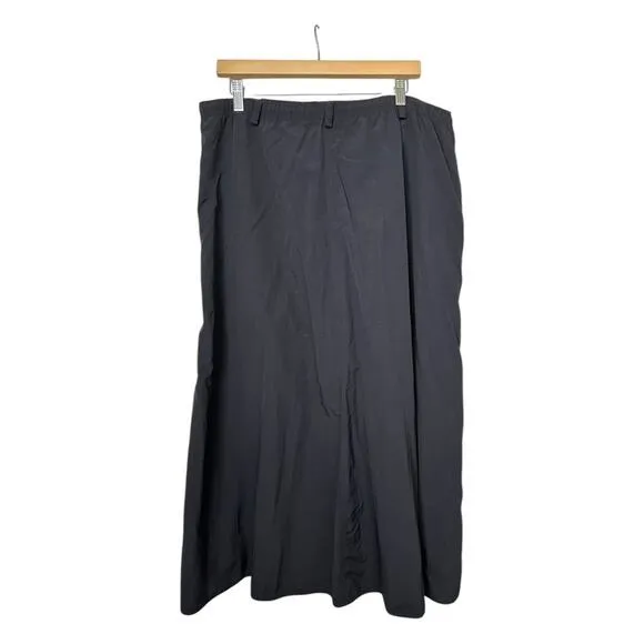 Macabi Adventure Travel Skirt Adjustable Convertible Pants Shorts Size M Long