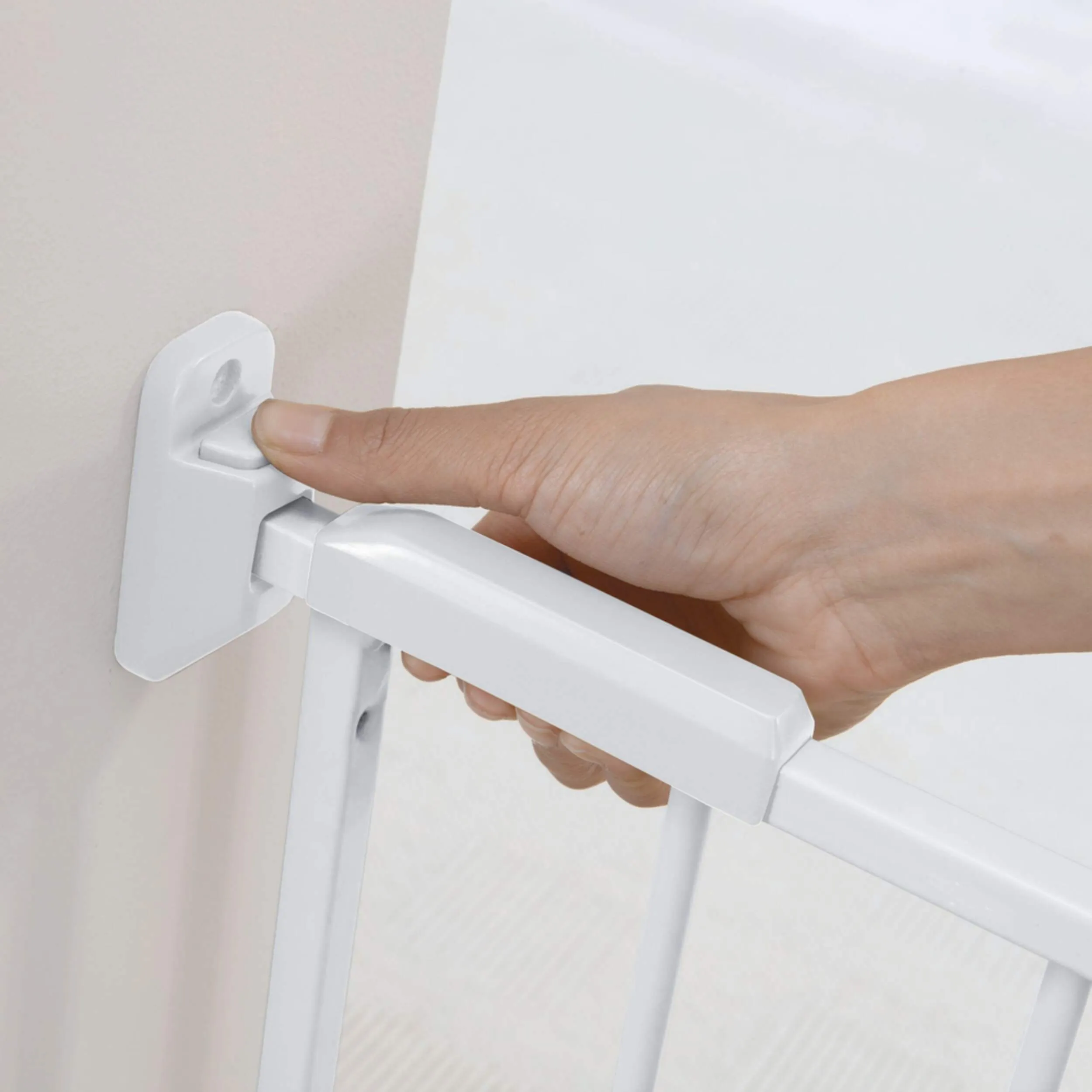 NEW Safety 1st Wide & Sturdy Sliding Gate, Retails $80