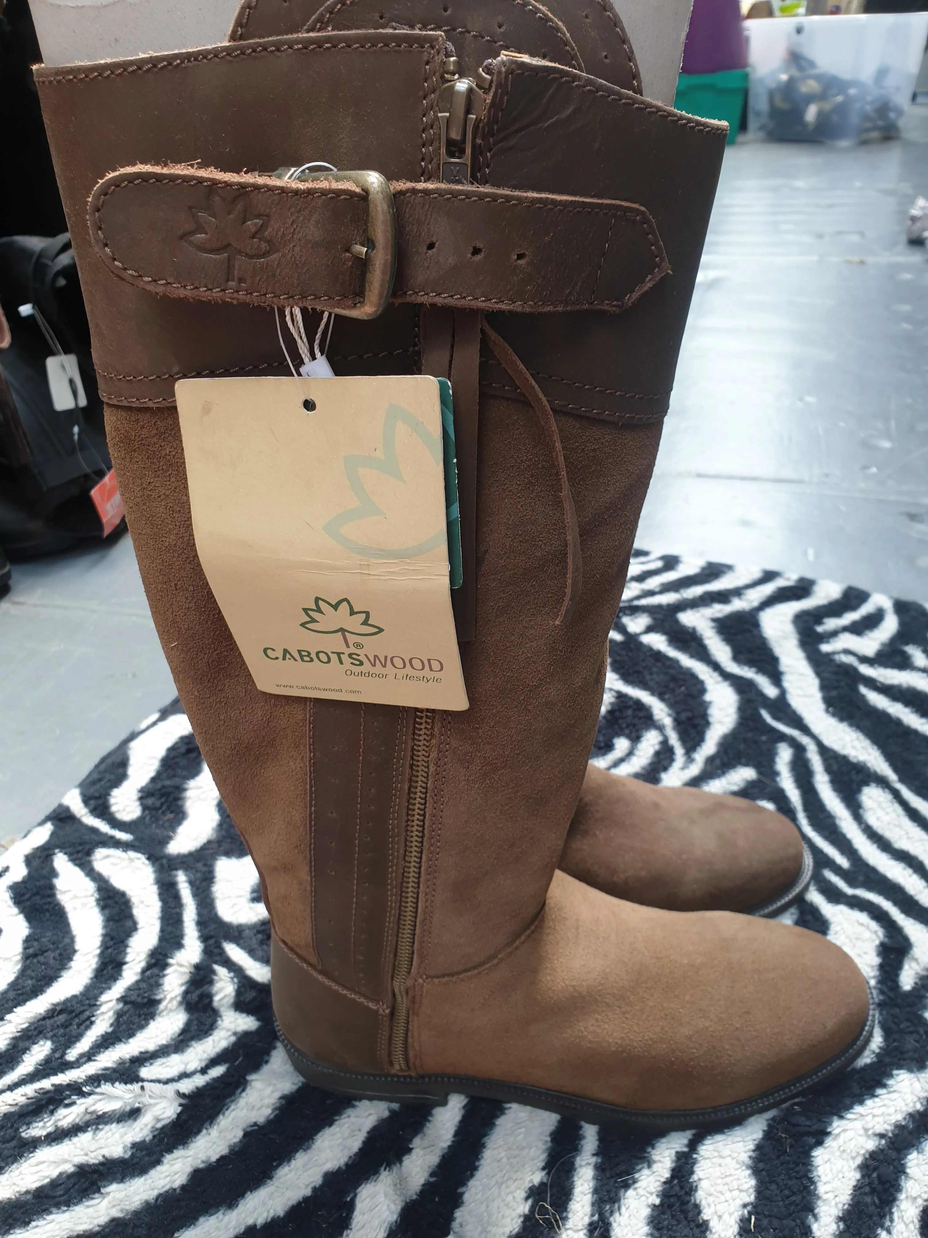 NEW WITH TAGS Brown suede Cabots wood country boot ✅