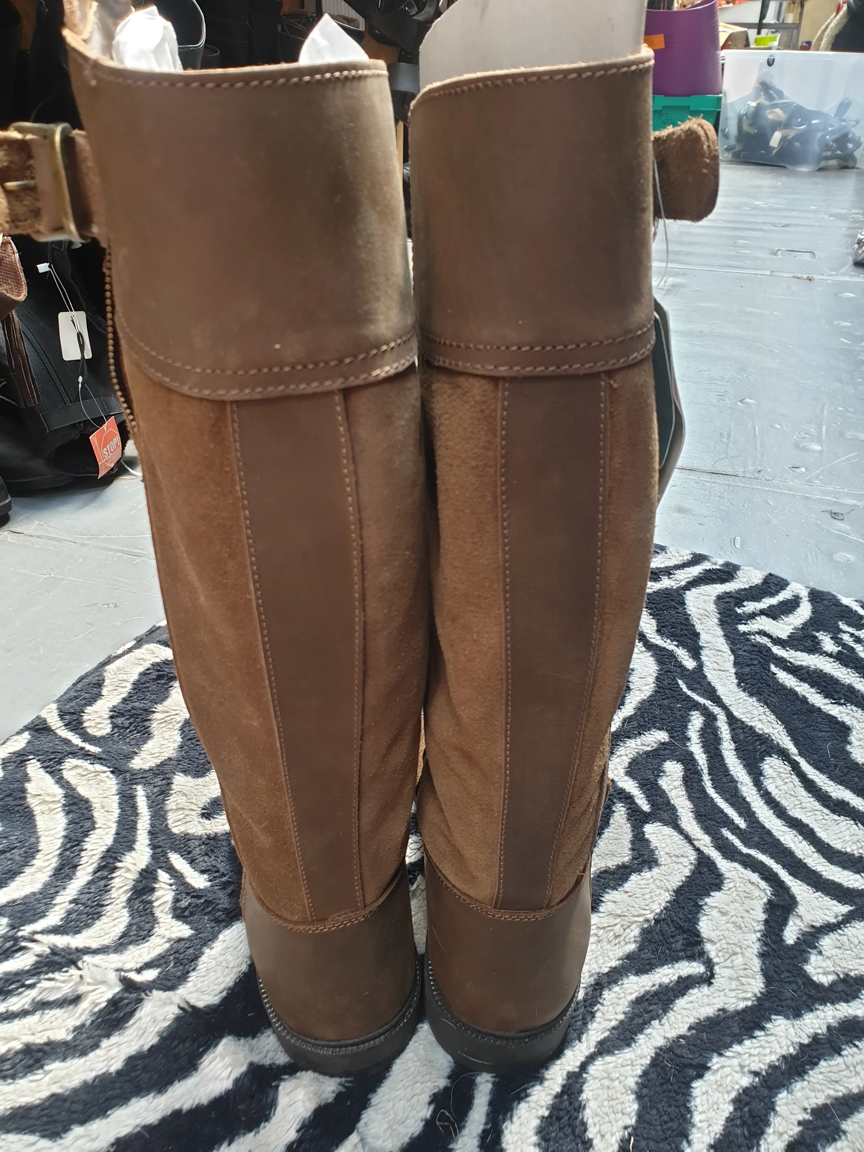 NEW WITH TAGS Brown suede Cabots wood country boot ✅