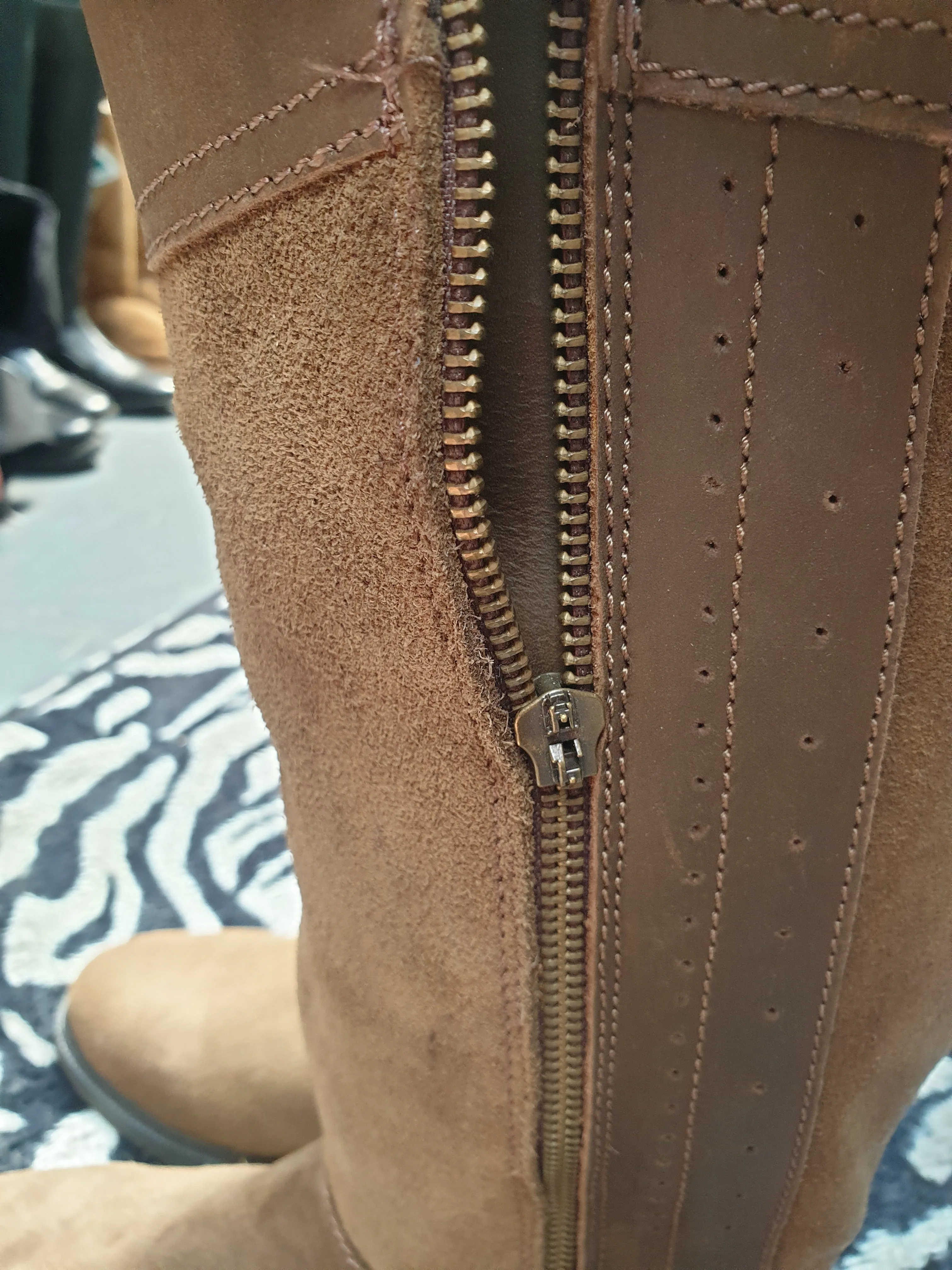 NEW WITH TAGS Brown suede Cabots wood country boot ✅