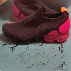 Nike Black and Pink Modern Slip-On Sneakers