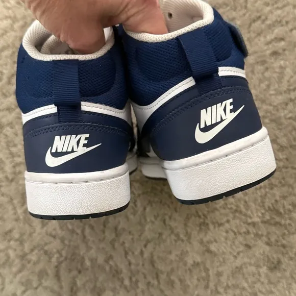 Nike Court Borough Mid 2 Boys' Grade School in Navy Blue and White