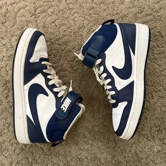 Nike Court Borough Mid 2 Boys' Grade School in Navy Blue and White