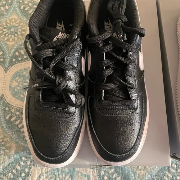 Nike Kids Black Sneakers.Price is for 1 but I have 2 available. Offers welcome‼️