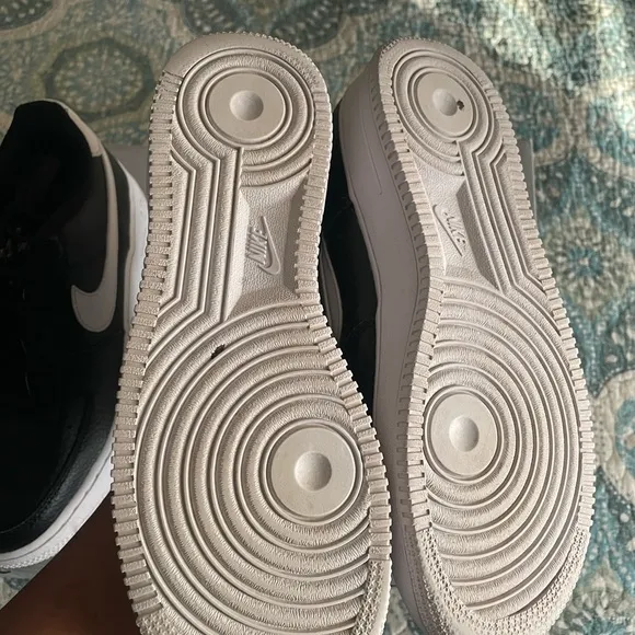 Nike Kids Black Sneakers.Price is for 1 but I have 2 available. Offers welcome‼️