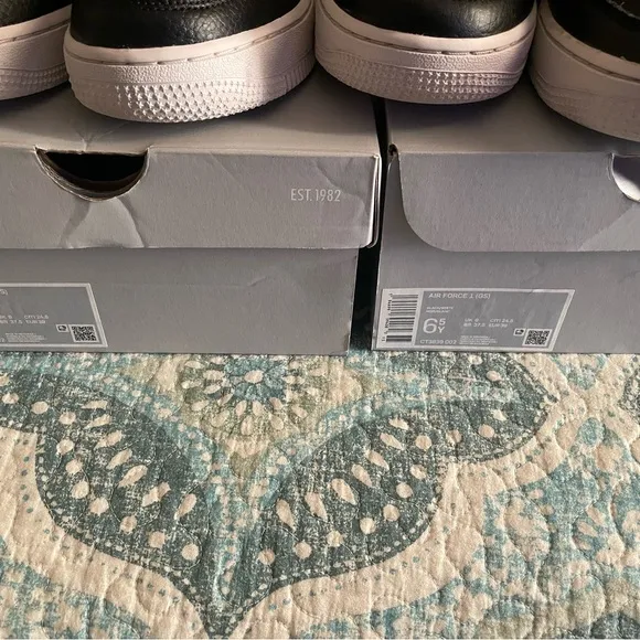 Nike Kids Black Sneakers.Price is for 1 but I have 2 available. Offers welcome‼️