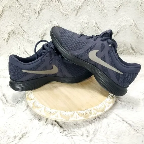 Nike Revolution 4 Boys Size 4Y Blue Athletic Running Shoes Sneakers 943309-013