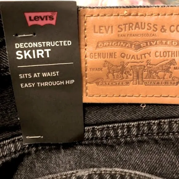NWT LEVI'S High-rise Black Wash Denim Deconstructed Mini Jean Skirt 28 Medium