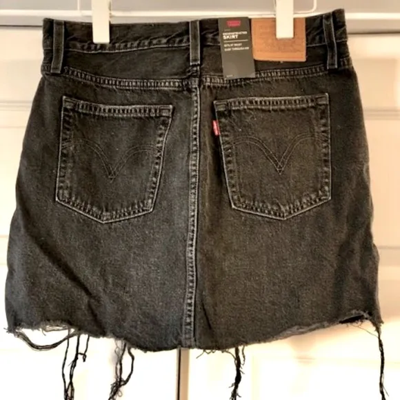 NWT LEVI'S High-rise Black Wash Denim Deconstructed Mini Jean Skirt 28 Medium