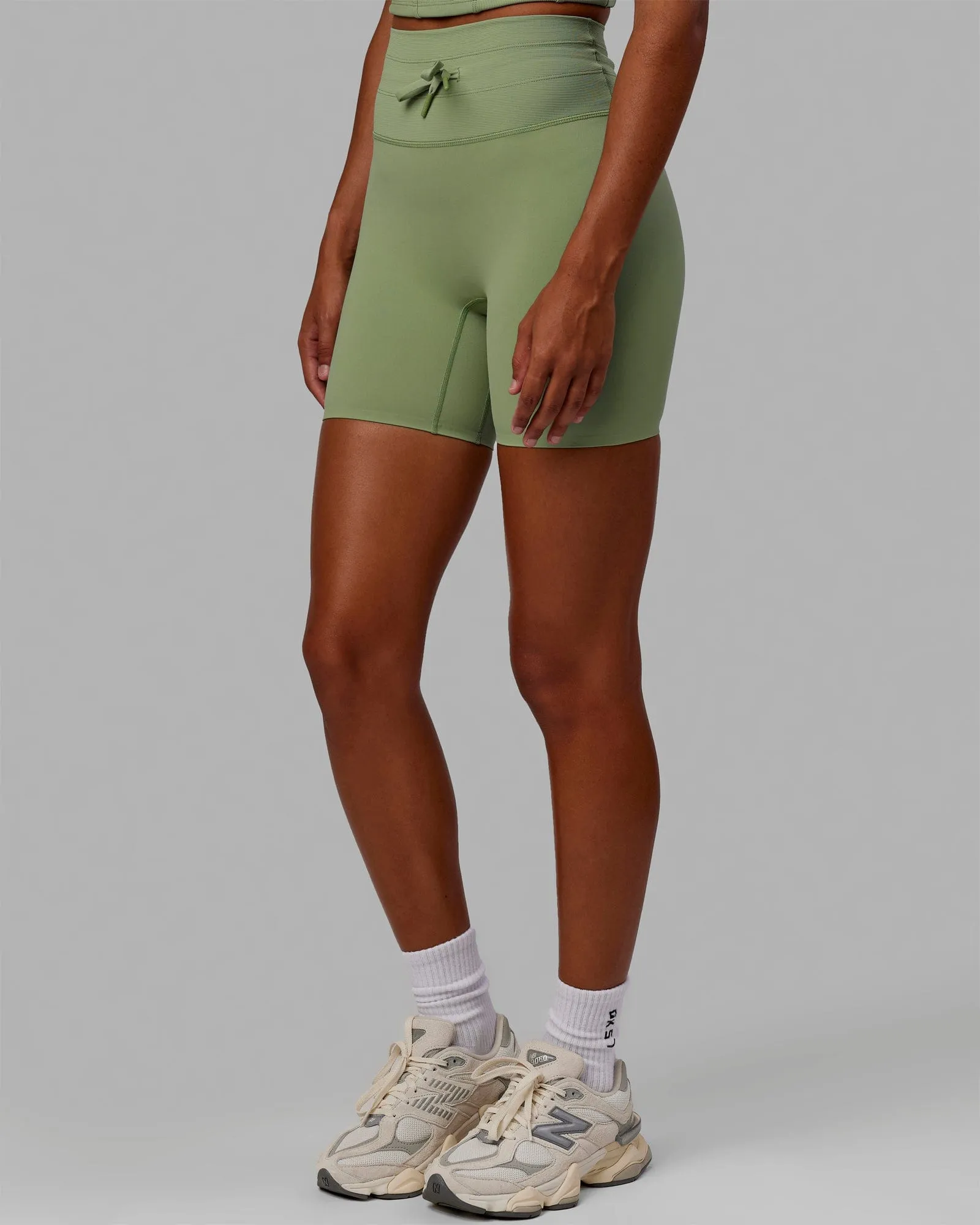 Resistance Mid Short Tight - Bayleaf