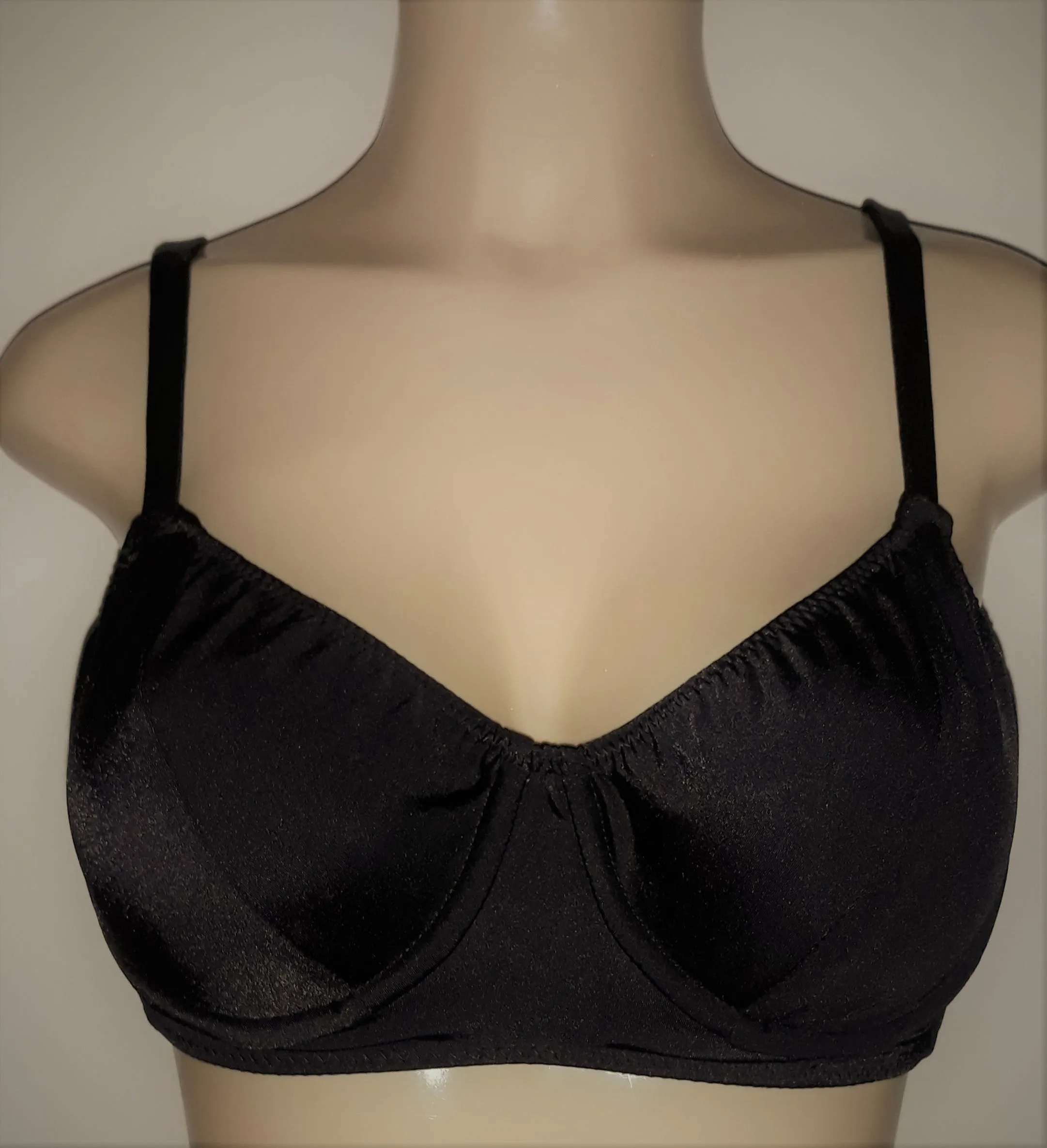 Supportive underwire swimwear tops for fuller busts