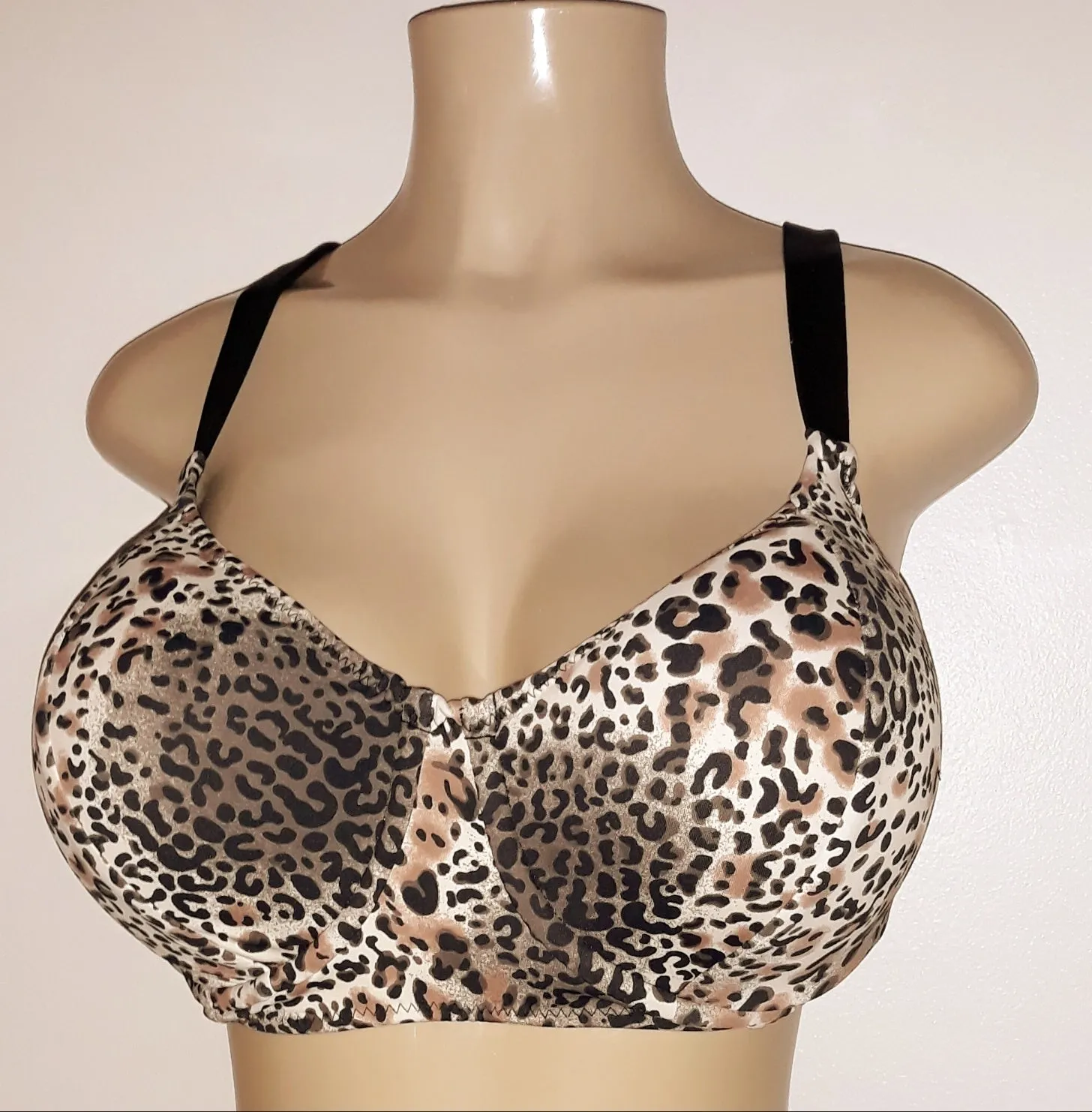 Supportive underwire swimwear tops for fuller busts