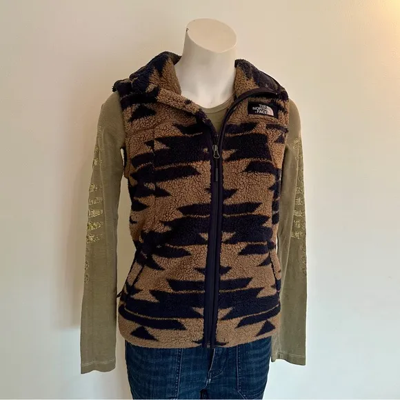 The North Face Campshire Vest - Women’s Small. Tan Navy Geo Print