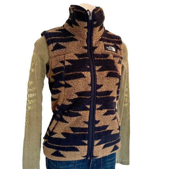 The North Face Campshire Vest - Women’s Small. Tan Navy Geo Print