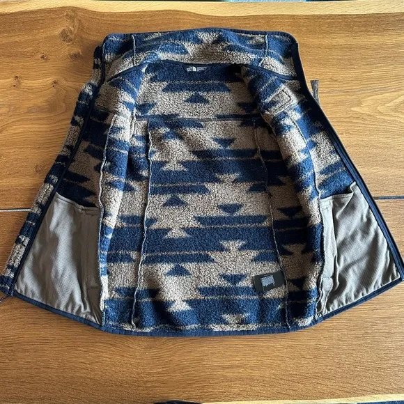 The North Face Campshire Vest - Women’s Small. Tan Navy Geo Print