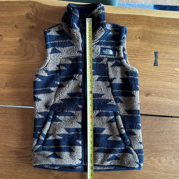 The North Face Campshire Vest - Women’s Small. Tan Navy Geo Print