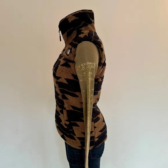 The North Face Campshire Vest - Women’s Small. Tan Navy Geo Print