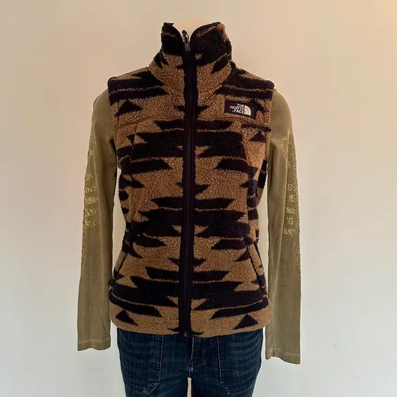The North Face Campshire Vest - Women’s Small. Tan Navy Geo Print