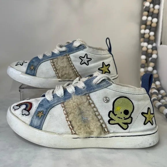 UGG girls K patch it sneakers size 3 white and blue