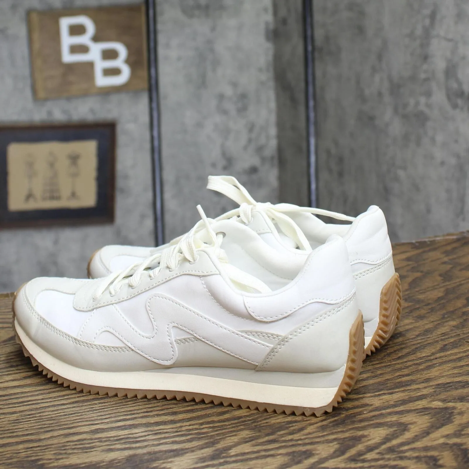 Universal Thread Womens Lace Up Low Top Sneakers 167b4ce3bf04dc White / Gray 7M