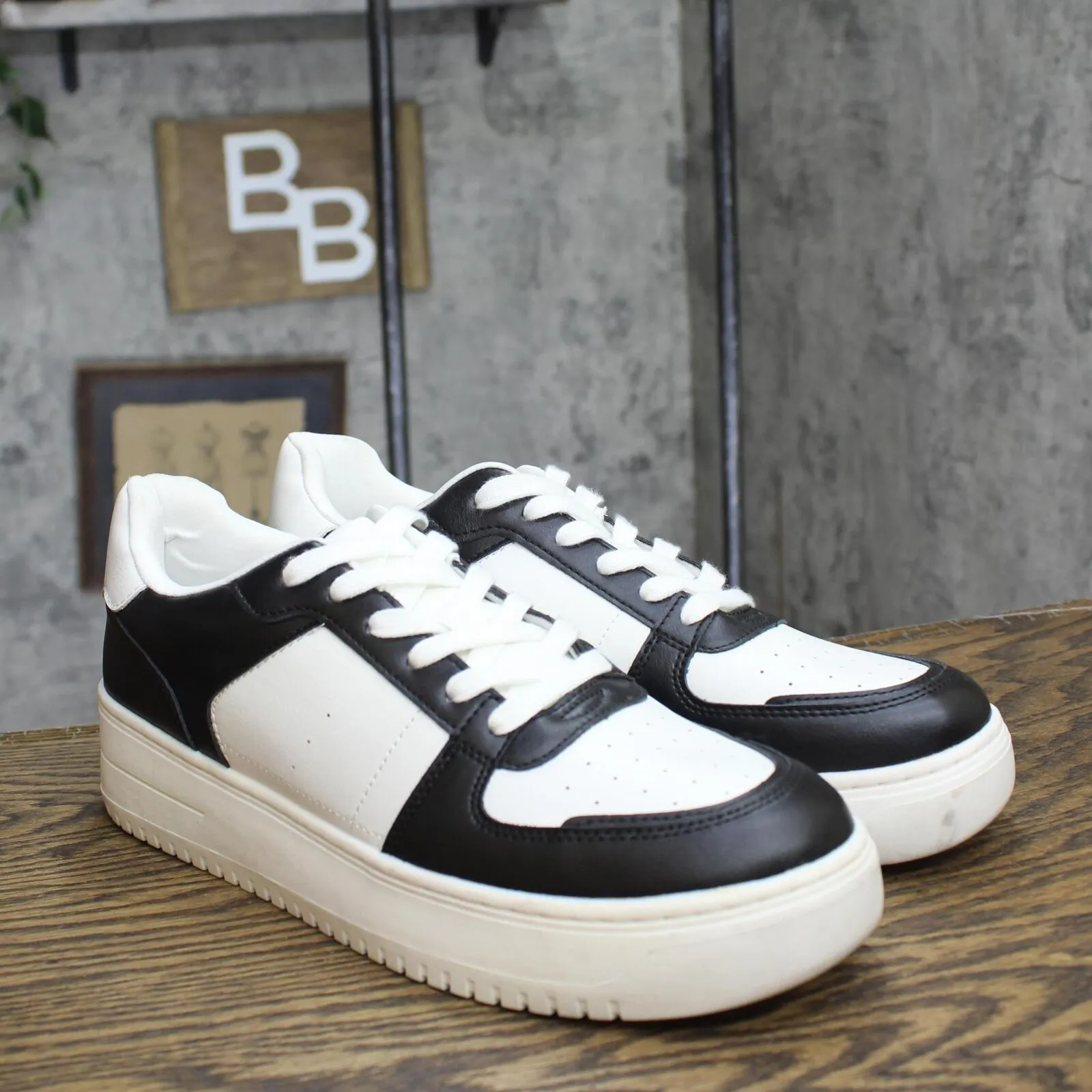 Wild Fable Womens Lola Lace-Up Sneakers with Memory Foam Insole Black 11M